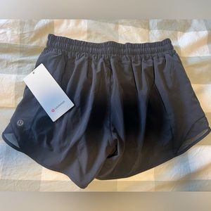 Lululemon Hotty Hot LR Short 4” Lined